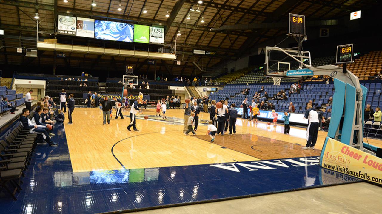 Student Busing Available for Basketball Games | Augustana University