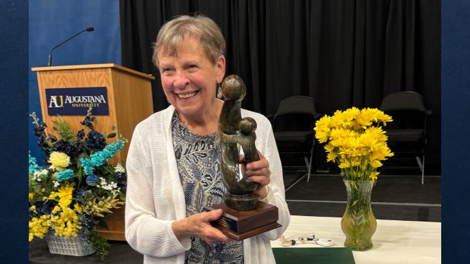 Muriel With Daisy Award